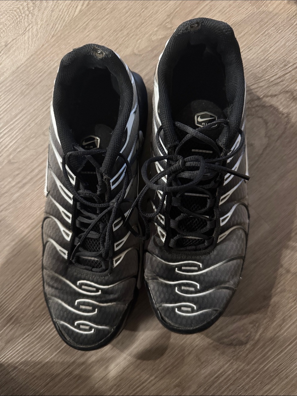 Nike Men’s Black and White Athletic Sneakers